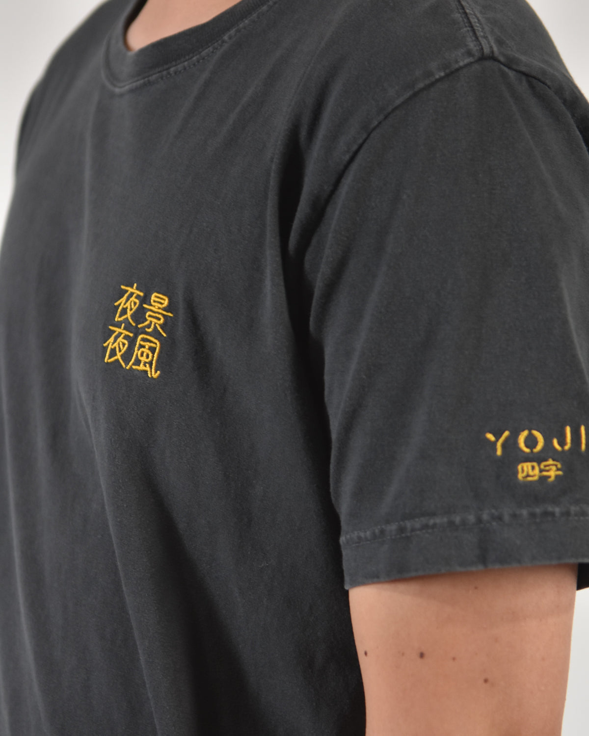 夜景夜風 night view, night breeze shirt, worn by a model